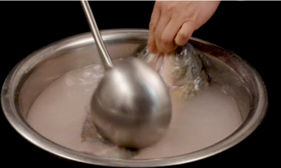 香辣烤魚底料使用教程，學(xué)會(huì)在家也能吃上美味的烤魚！